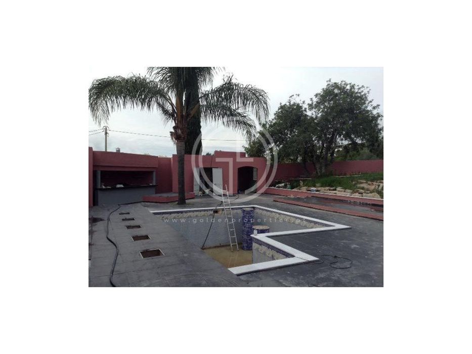 Prédio/Restaurante estrategicamente localizado na entrada de Almancil