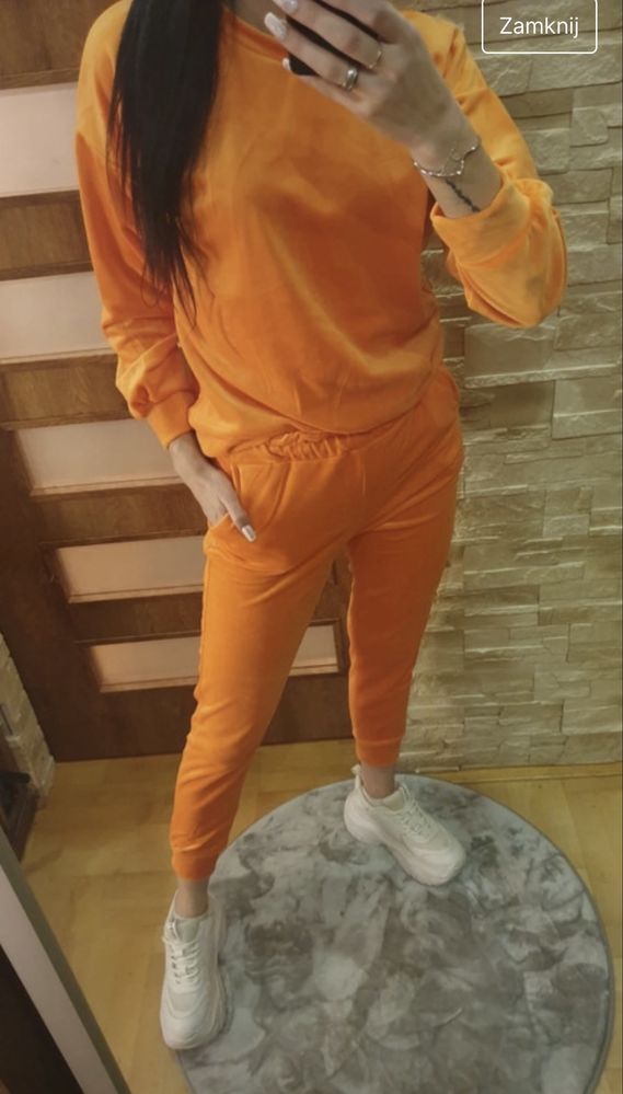 Pomaranczowy welurowy dres