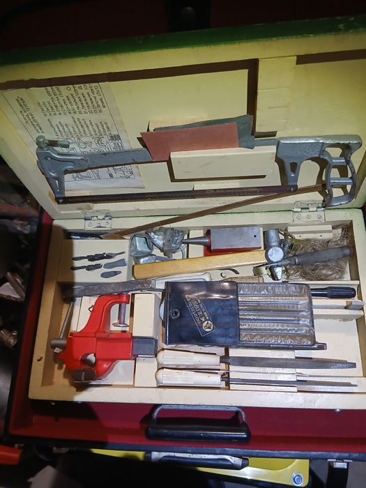 Продам набор слесарного инструмента