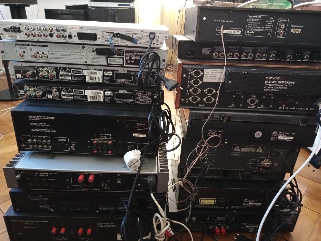 Grundig V303..Аудиотехника разная