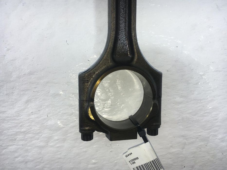 Шатун VOLVO XC60 2008-2013 (з поршнем, для двигуна D5244T) 31339269