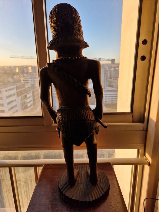 Estátua de madeira africana