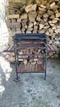 Grill ogrodowy z półkami