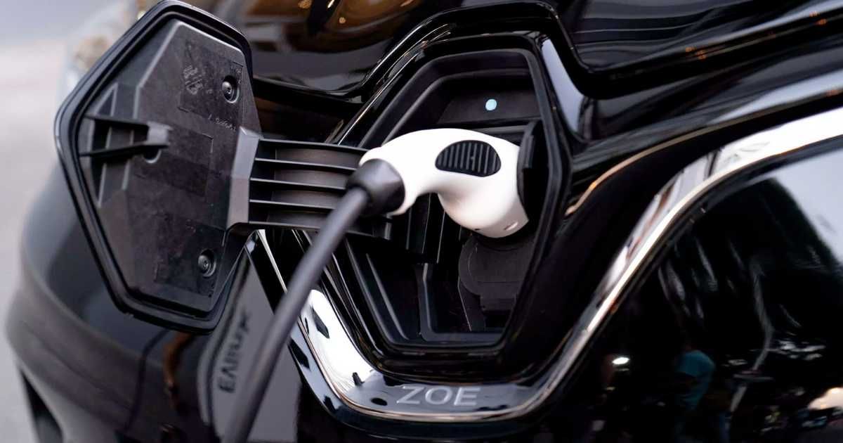 Wynajem Renault Zoe Iconic - Wypożycz samochód elektryczny FULL Opcja