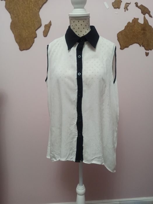 Elegancka biała koszula z czarnym wykończeniem