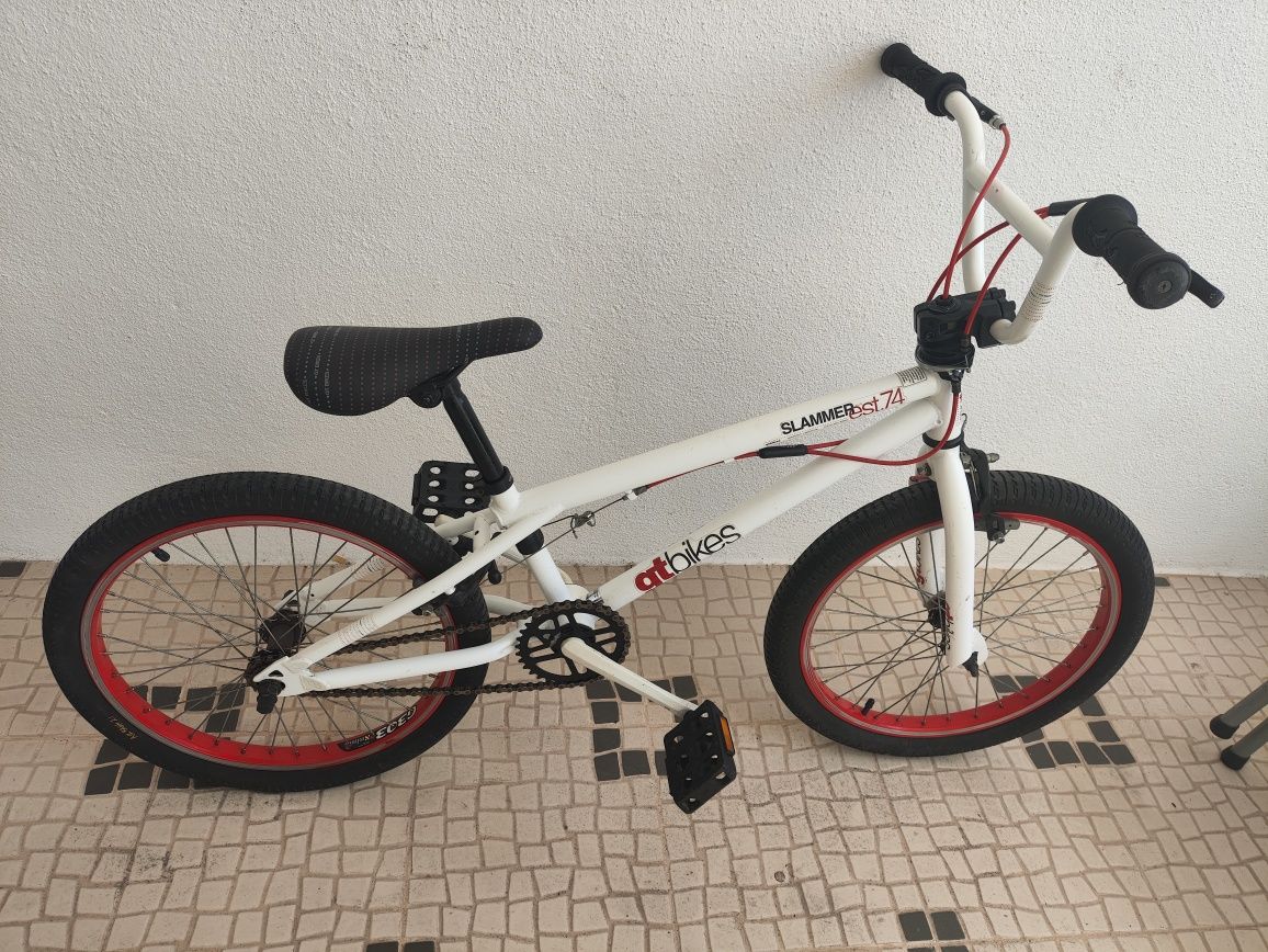 Bicicleta GT rampas/manobras