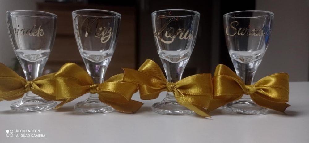 Ślubne kieliszki oszukane do wódki złoto glamour