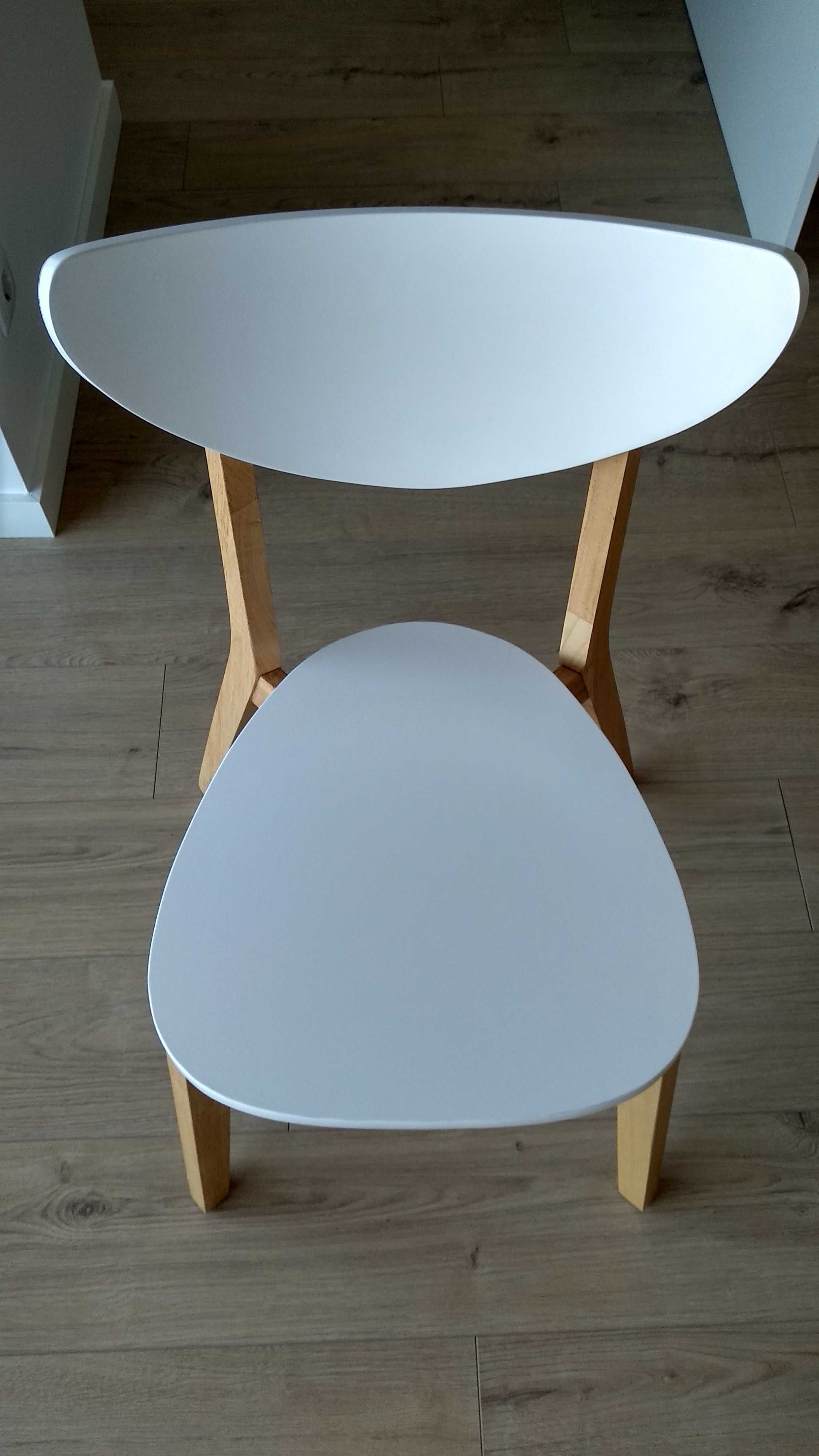 Mesa e cadeiras de sala de jantar