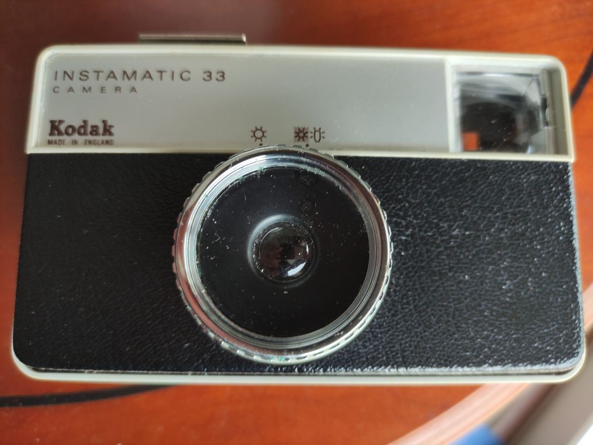 2 Máquinas fotográficas antigas Instamatic - Kodak  33 e Agfa 108