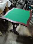 Mesa de jogos com pano verde