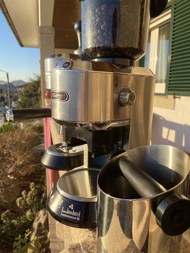 Máquina de Café LêLonghi com moinho