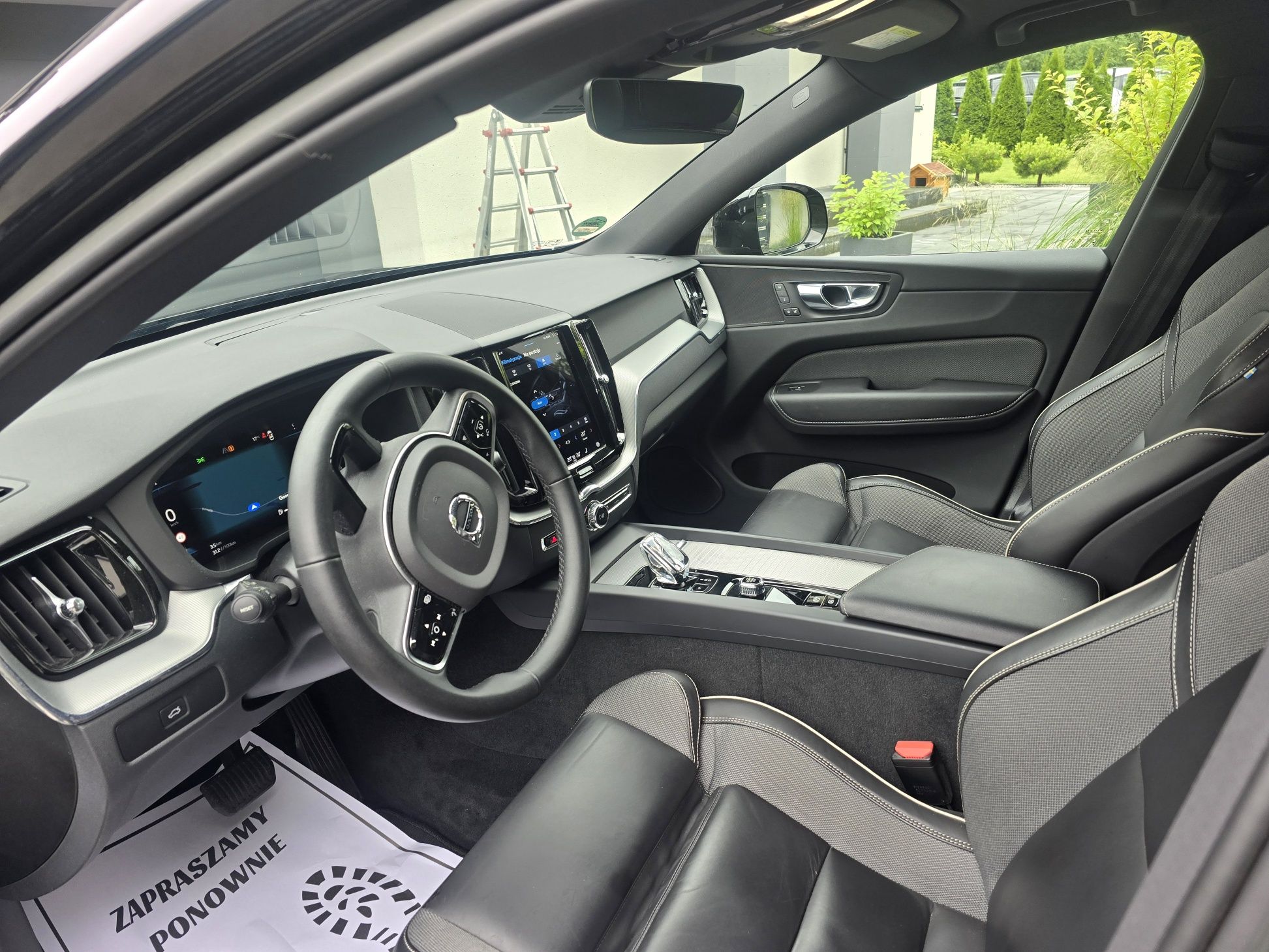 Volvo XC 60 B4 2023r R-DESIGN DARK PLUS kamera navi radar Z NIEMIEC