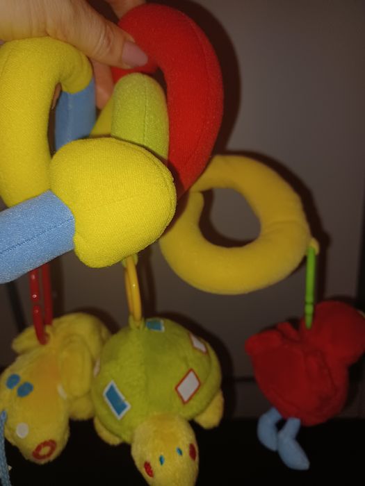 Brinquedo para cama ou carro bebé