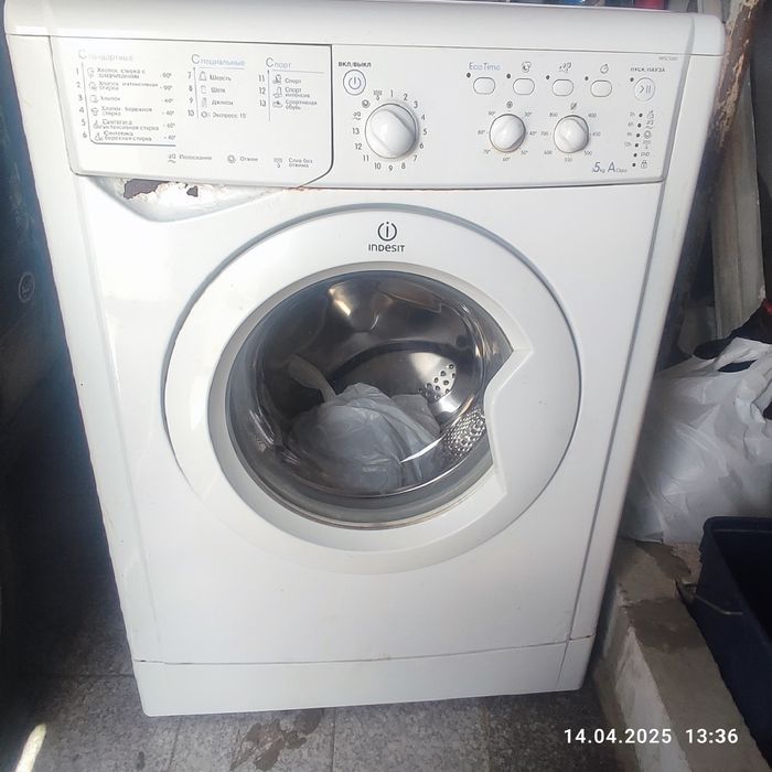 Стиральная машинка. Indesit iwsb 5085 под ремонт или на запчасти.