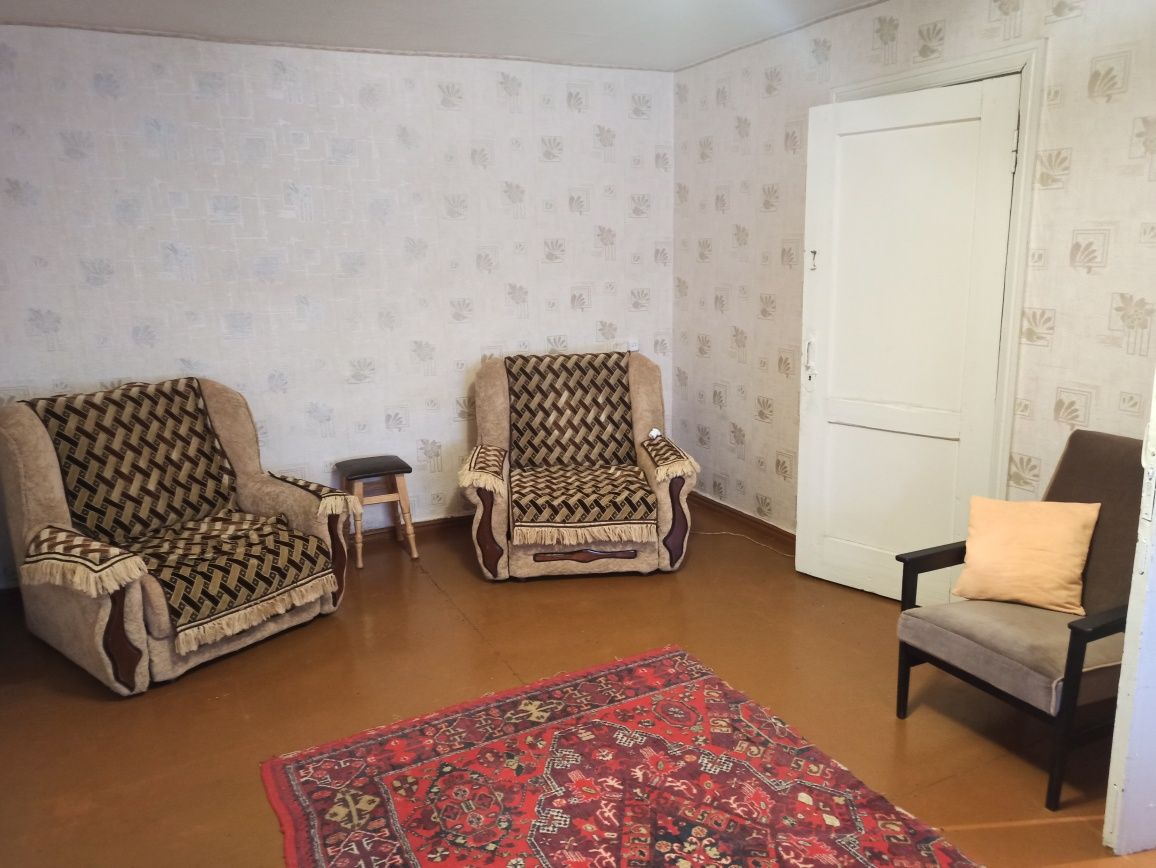 Продам 3-кімнатну квартиру в Миргороді
