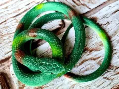 Długi Zielony Gumowy Wąż - Nowa Figurka Zabawka