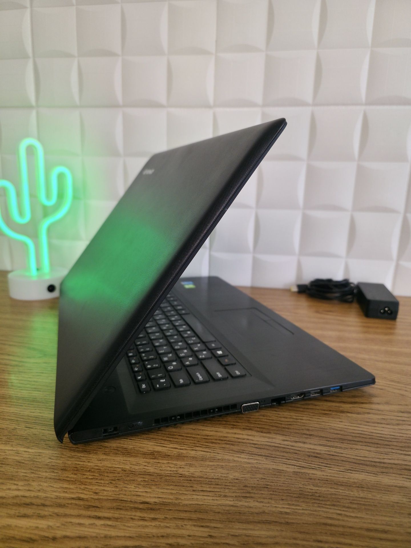 Игровой ноутбук Lenovo 17.3" —Intel, 8GB, SSD+HDD, NVIDIA