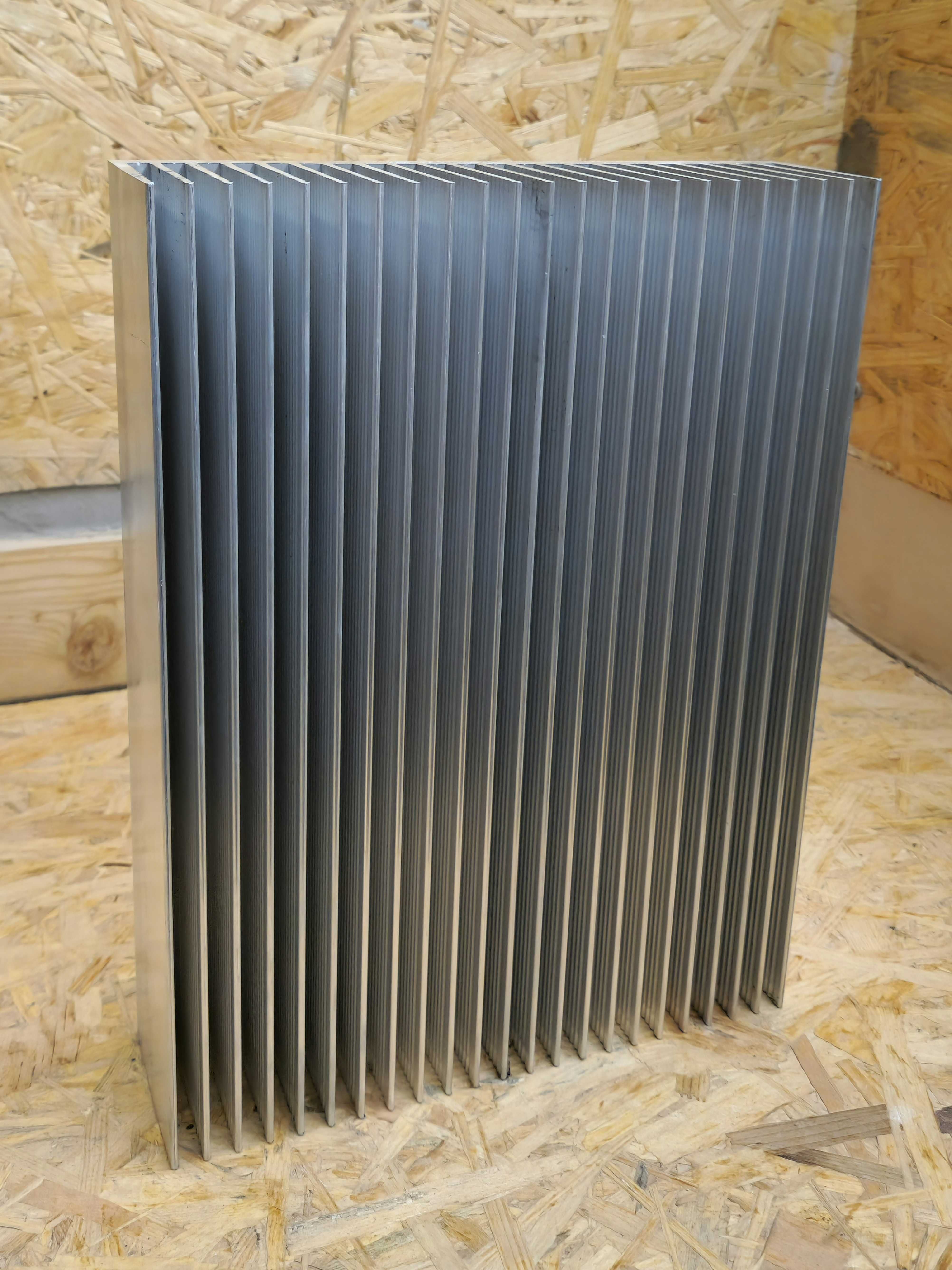 Radiator aluminiowy 300x400x85 mm 10H46745P05