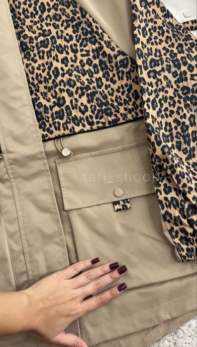 Жіноча вітровка з лео принтом