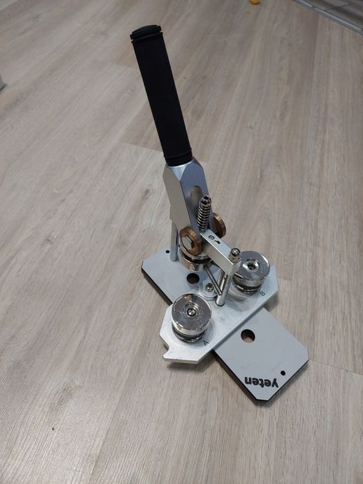 Станок для заготовки значків з насадкою 20 мм yeten