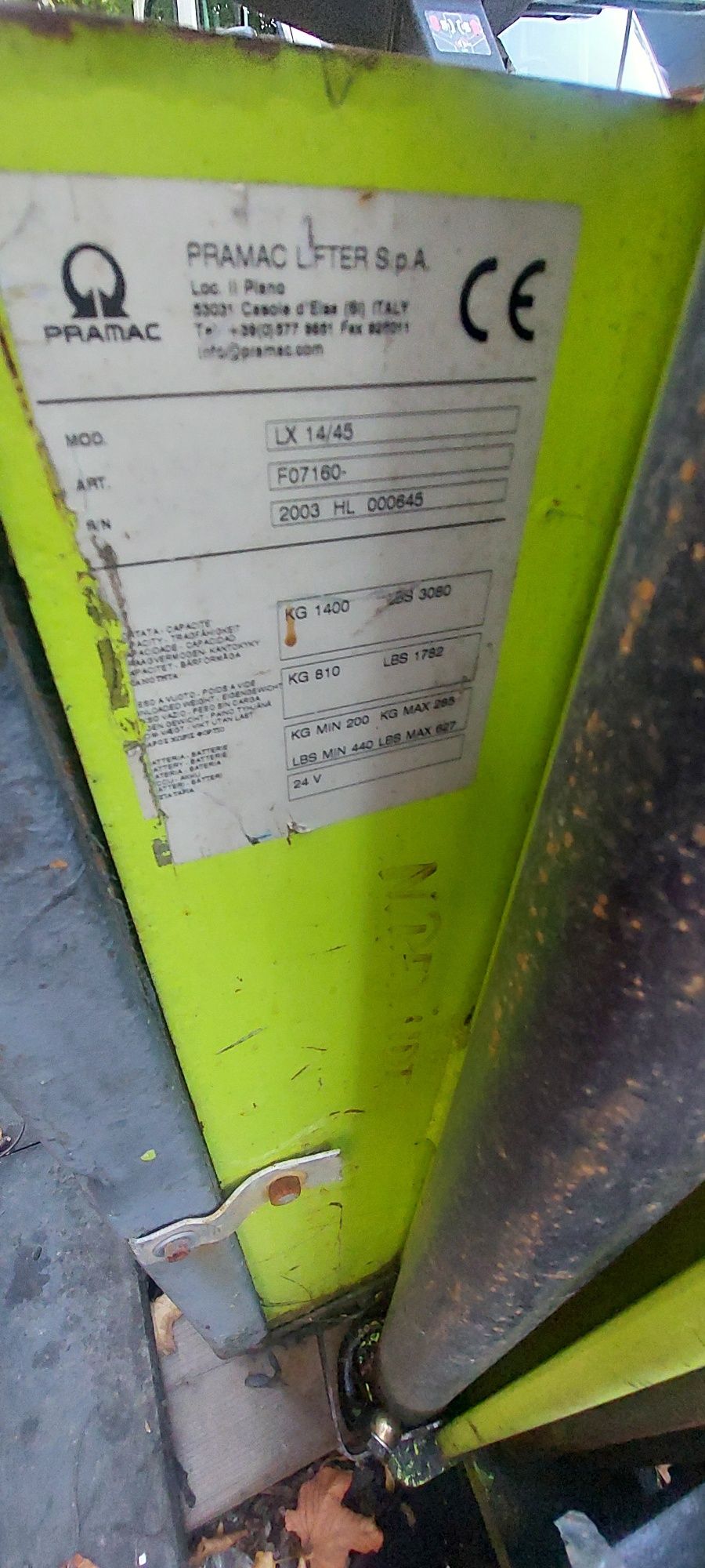 Wózek paleciak wysokiego podnoszenia elektryczny akumulatorowy 3 maszt