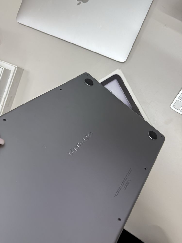 Used macbook pro 14 M1 pro 32/512Gb. (Space)