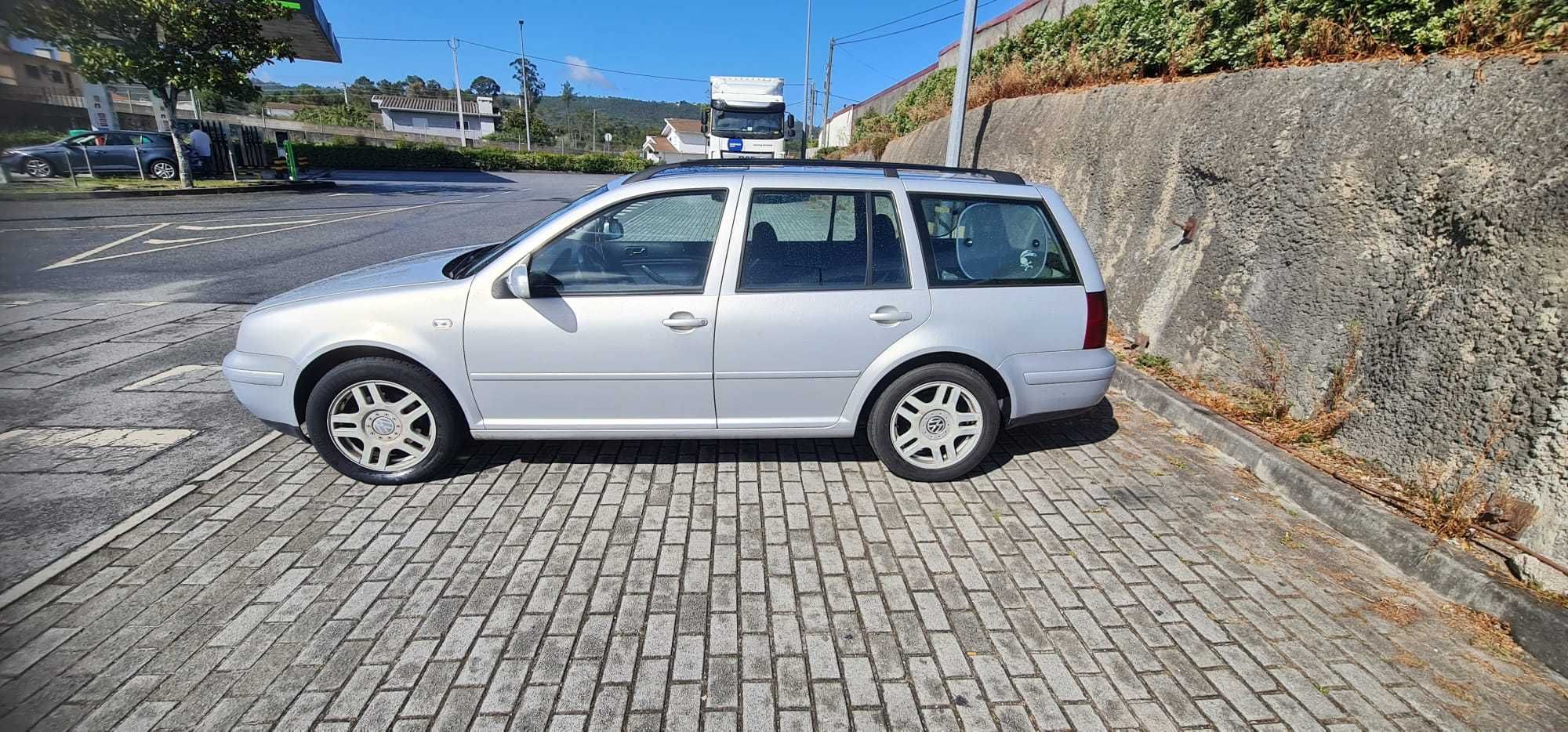 Vendo VW Golf 4 .