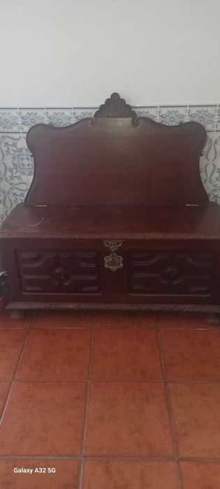 Banco arca em madeira