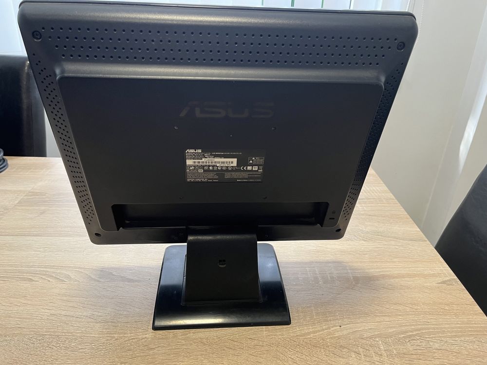 Monitor Asus MM17T