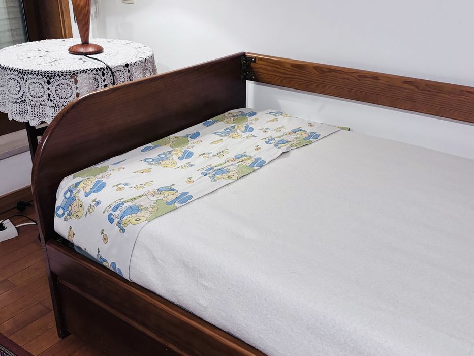 Cama de solteiro 2 em 1 de madeira
