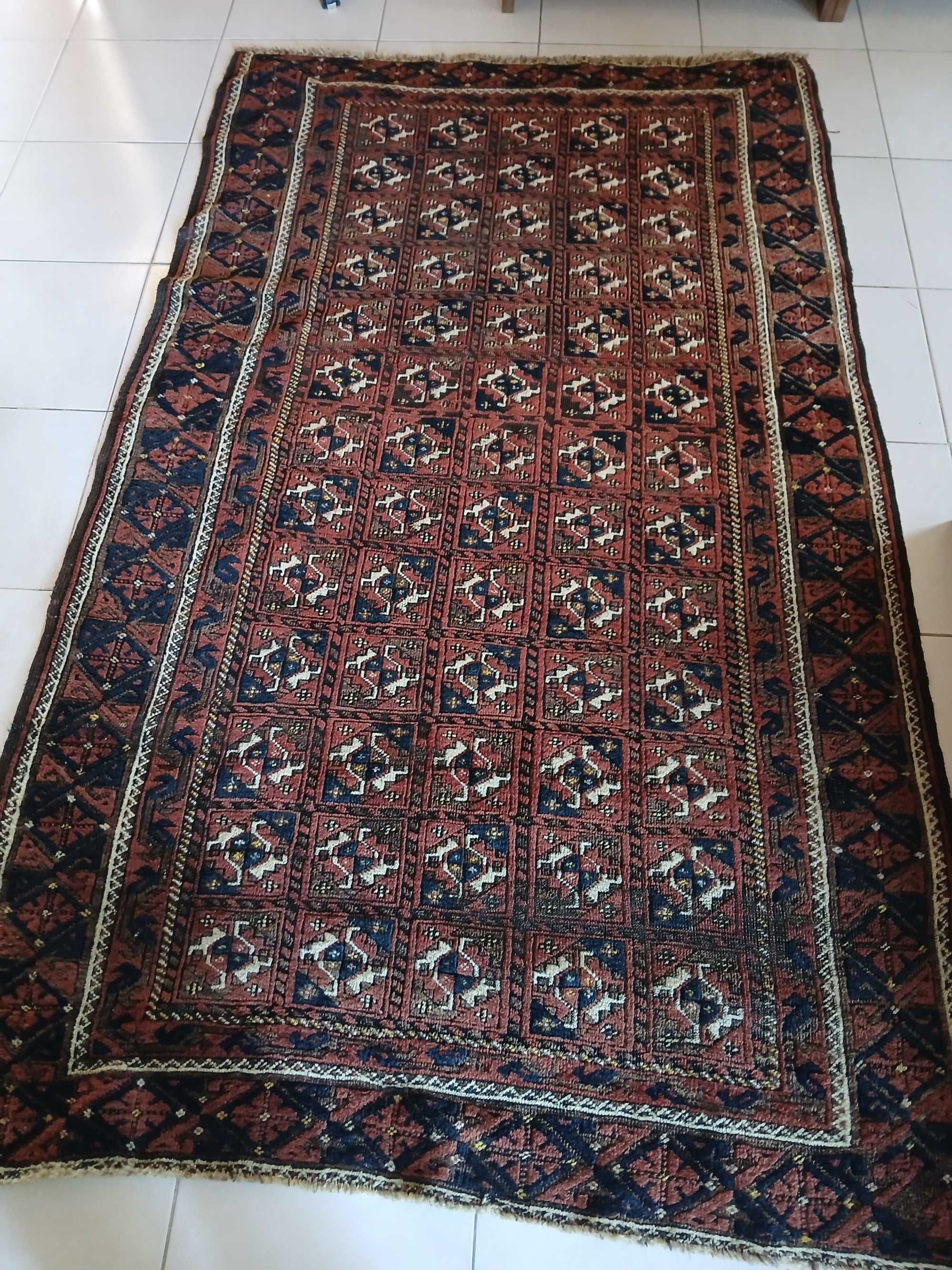 Tapete Afghan belíssimo e antigo.
