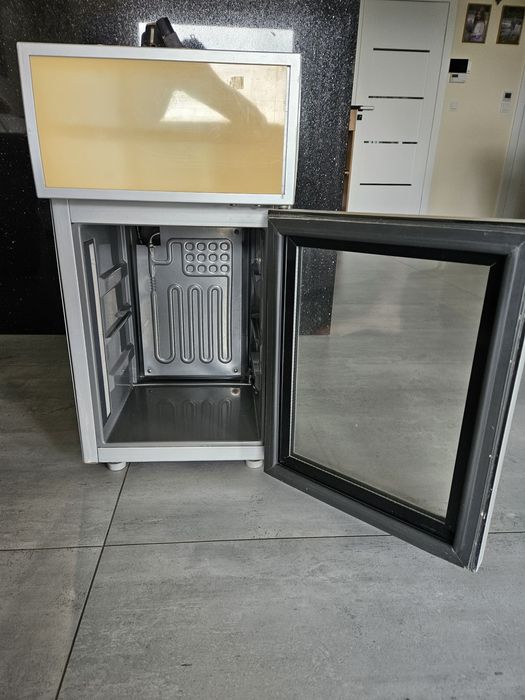 Mała lodówka redbull