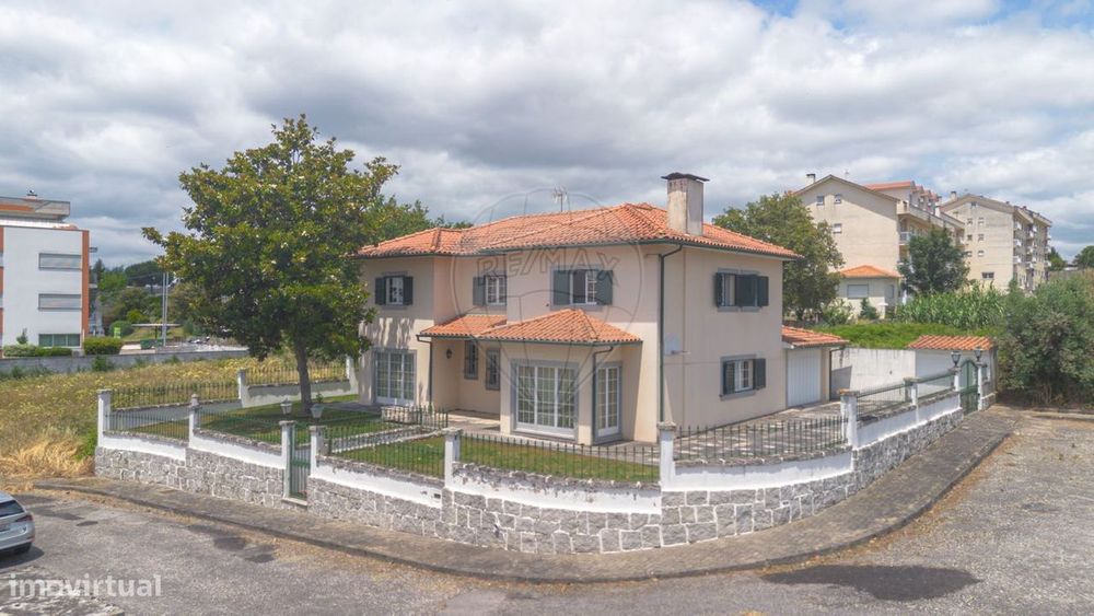 Moradia T4 para venda