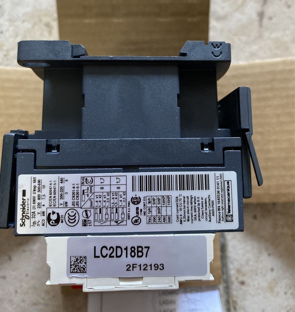 Material elétrico Contactor inversor Schneider LC2D18B7