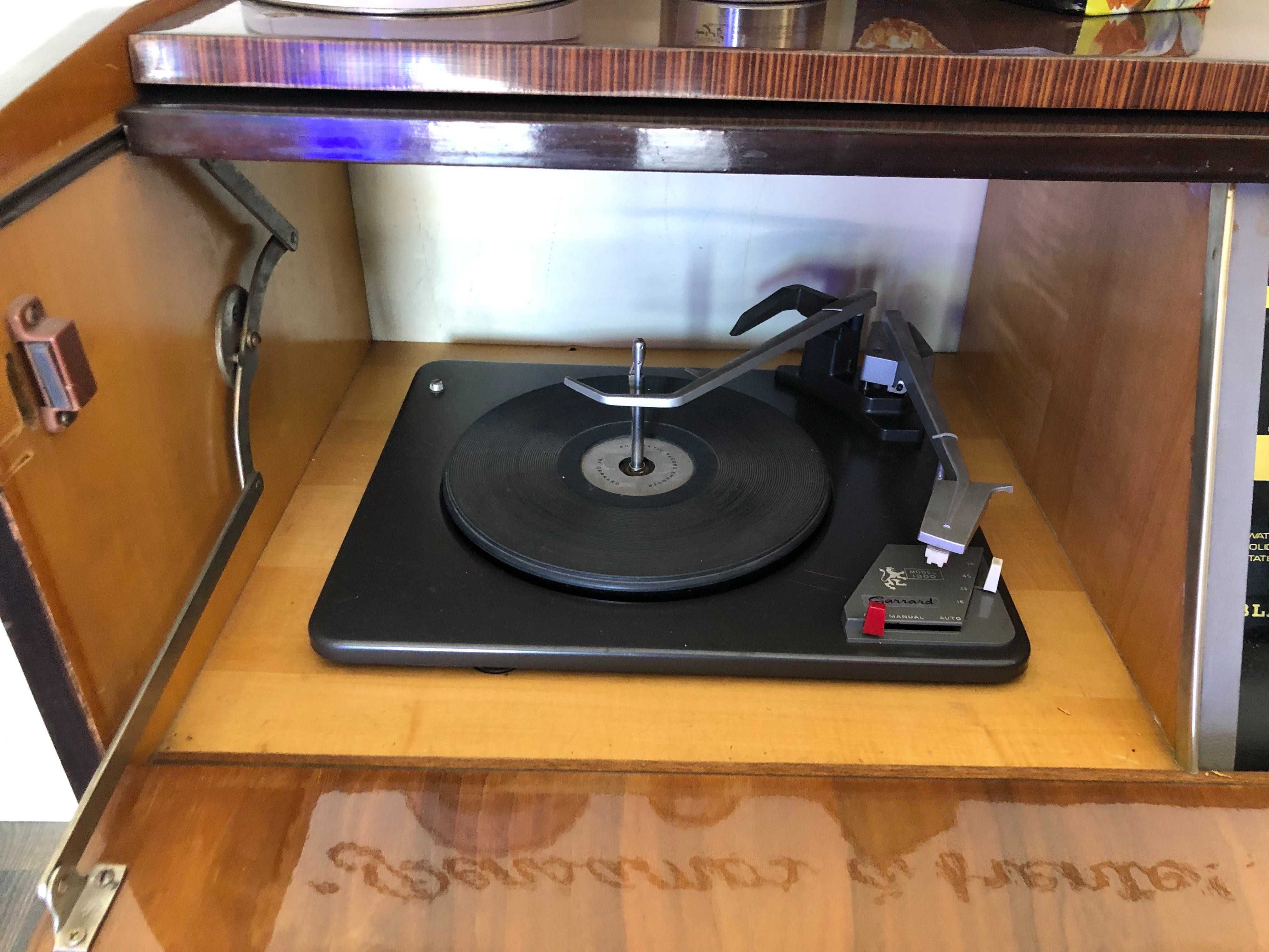 Rádio e gira-discos antigo - BLAUPUNKT Multi-power Solid State