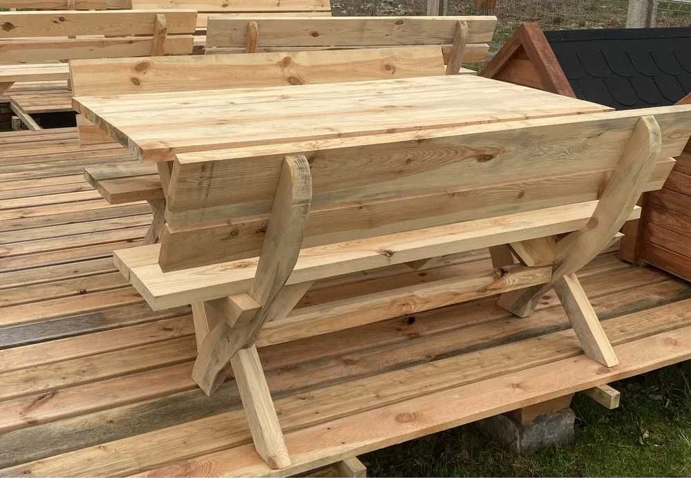 drewniany stół plus ławki