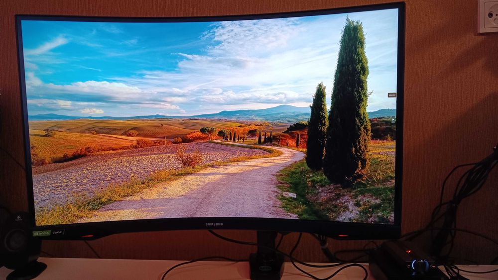 Монитор игровой Samsung Odyssey G7 27 240Гц