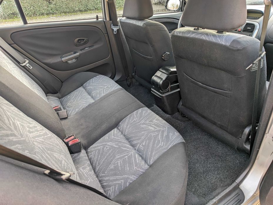 Mitsubishi Carisma 1.6 Avance (Julho / 2001)