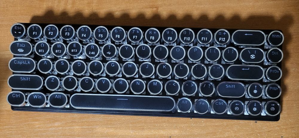 Игровая механическая клавиатура APAYADO DK68 (68 клавиш) с проблемой.