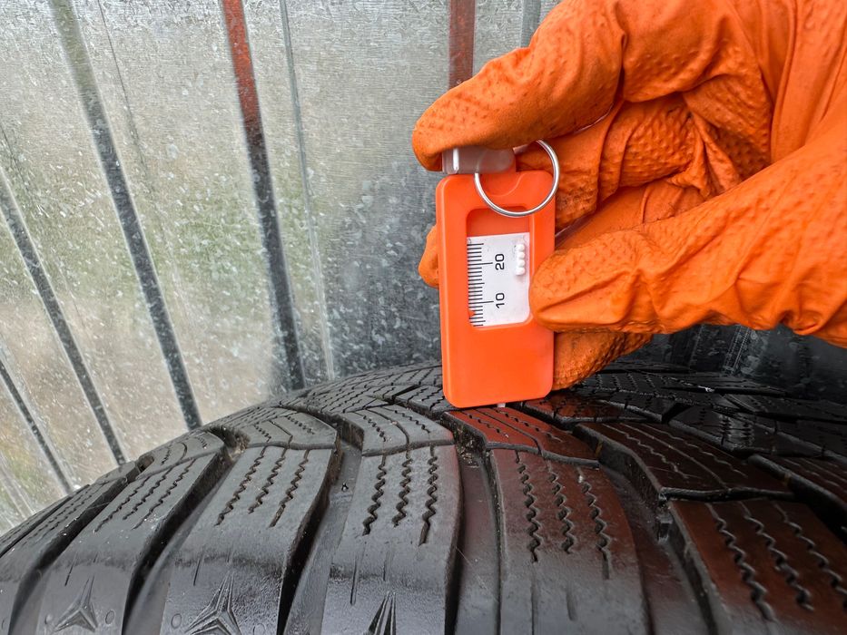 Opony zimowe Kumho Wintercraft WP52, 215/55/17 jak nowe