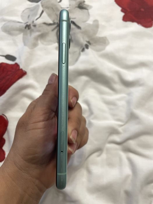 Продам айфон 11 на 128 Гб