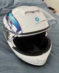 capacete de motociclista novo