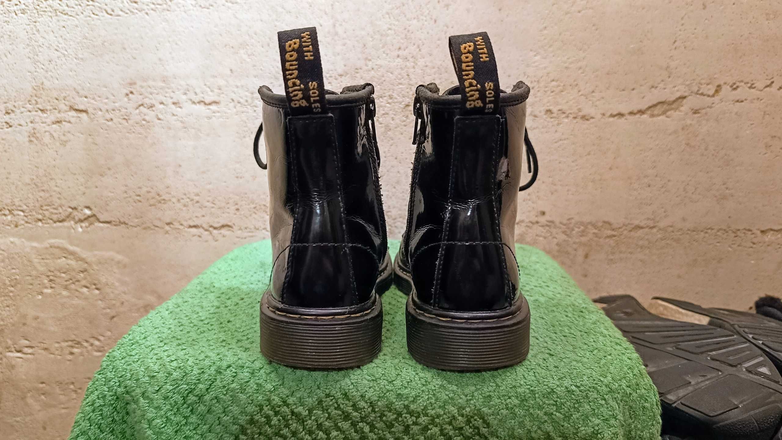 Dziecięce glany DR.MARTENS 1460 J r.33 skóra lakierowane stan b.dobry