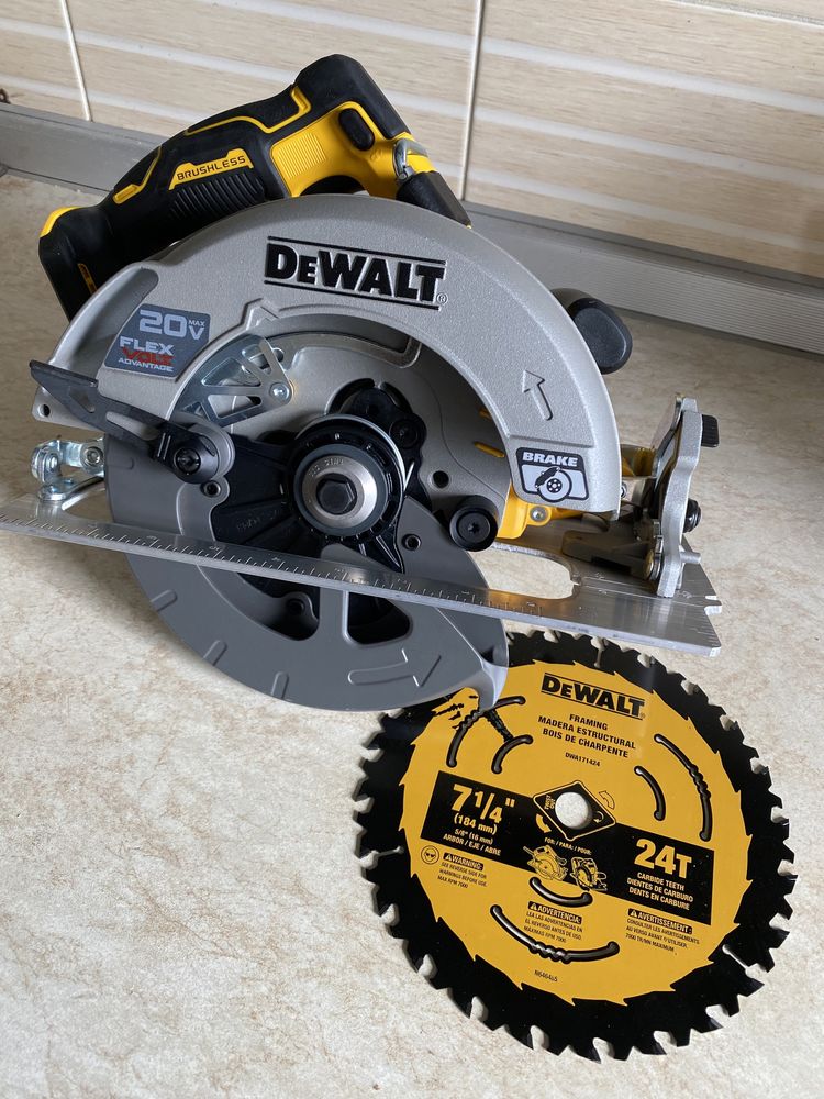 Дисковая пила аккумуляторная Dewalt DCS573