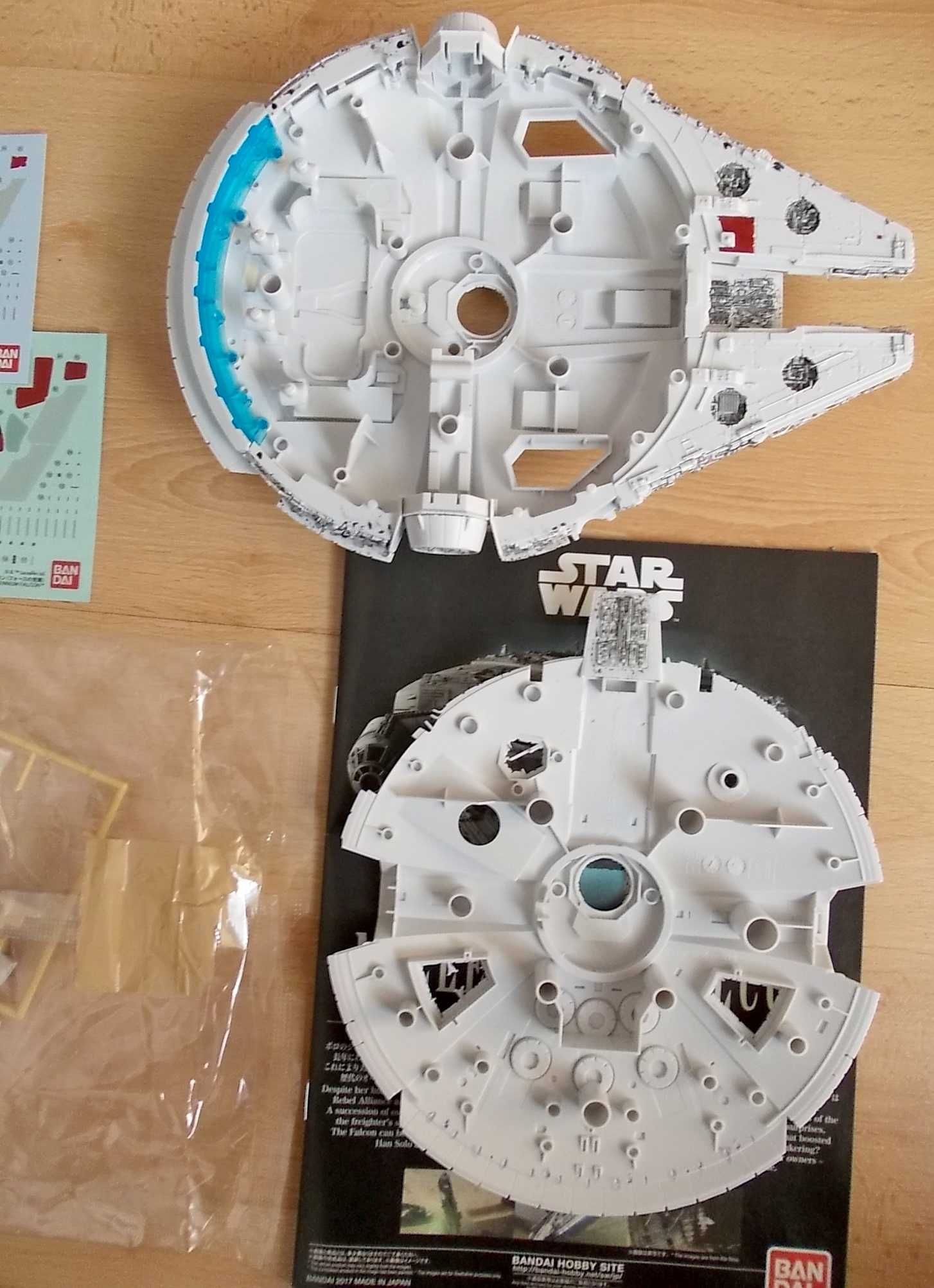 Model STAR WARS - Sokół / Falcon Millennium - Bandai 1:144 (+ LED)