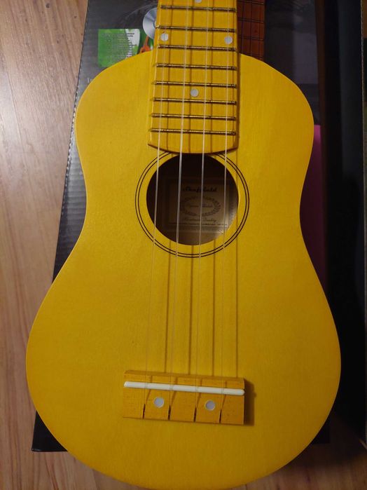 Ukulele z elektrycznym stroikiem