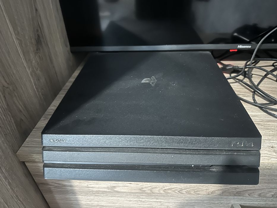 В продажу PS 4 Pro 1 Tb