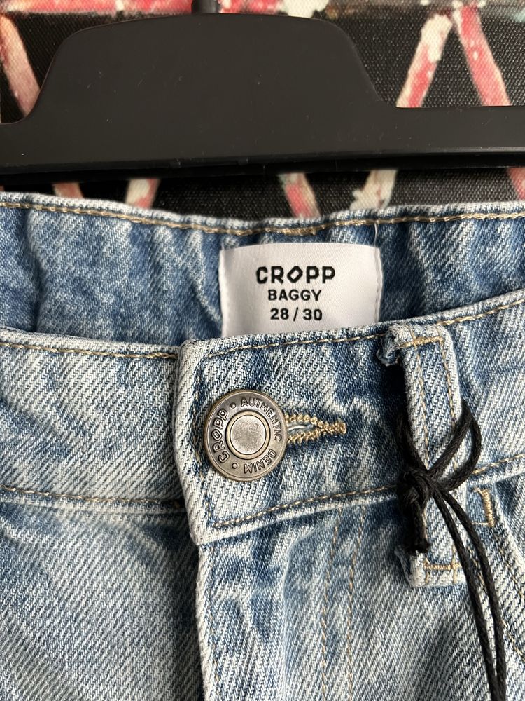 Spodnie jeansowe z dziurami przetarciami denimowe jeansy baggy Cropp