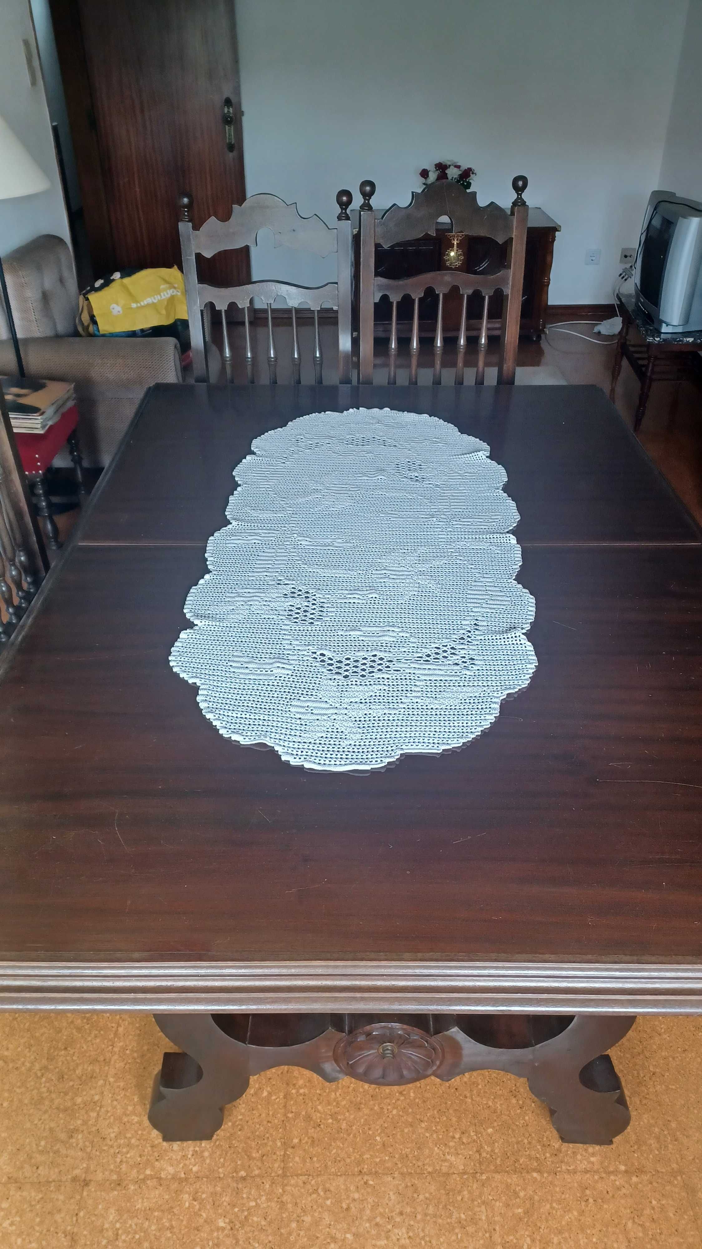 mesa de sala jantar estilo sex XVIII com 6 cadeiras