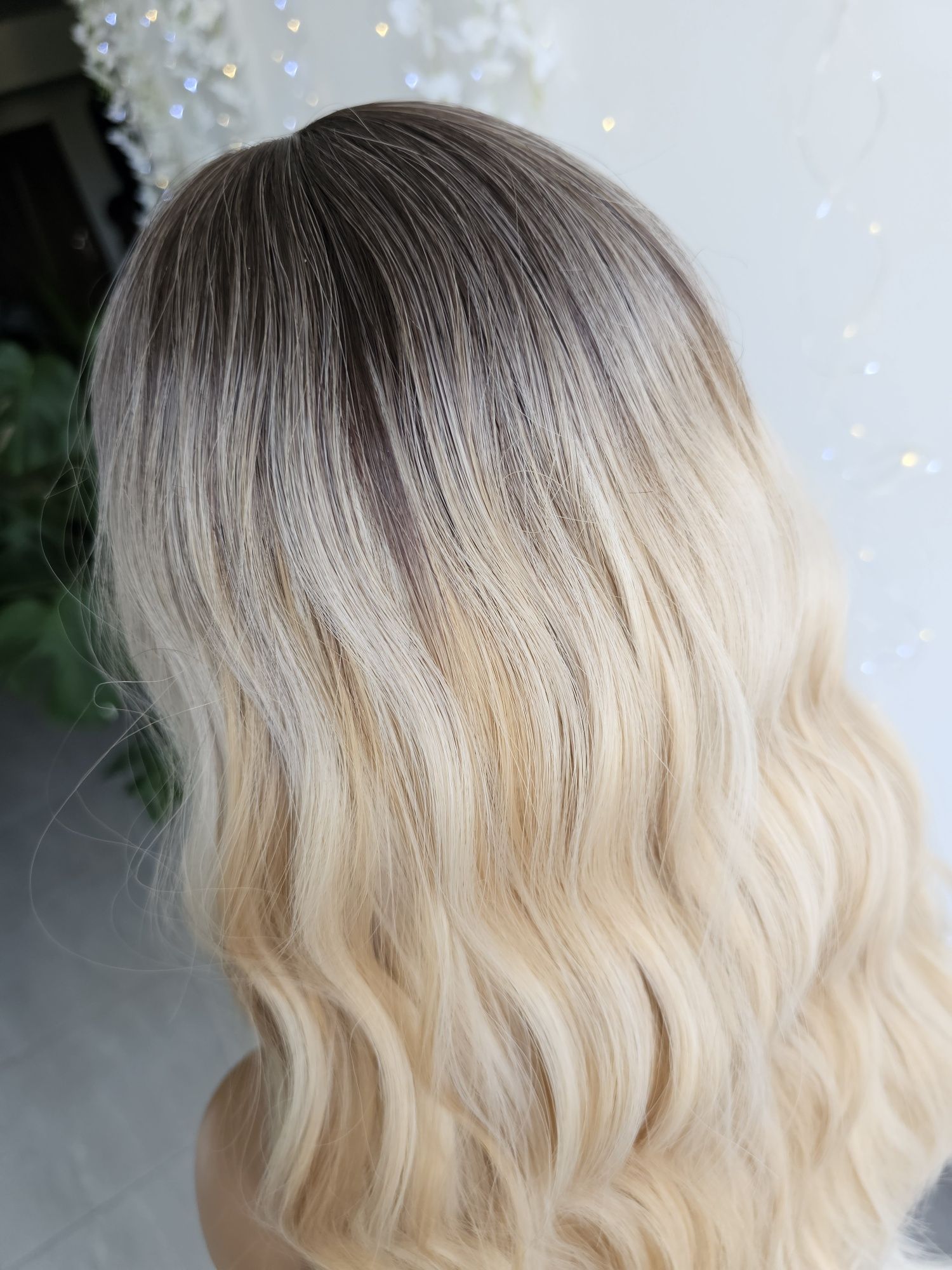 Długa peruka mix blond z odrostem naturalna gęstość i fala 60 cm Aida